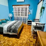 Проживання в сім'ї Past Or Tail